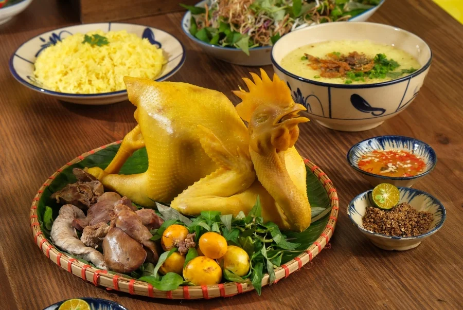Món gà luôn xuất hiện trong mâm cơm đầu năm biểu tượng của sự khởi đầu mới