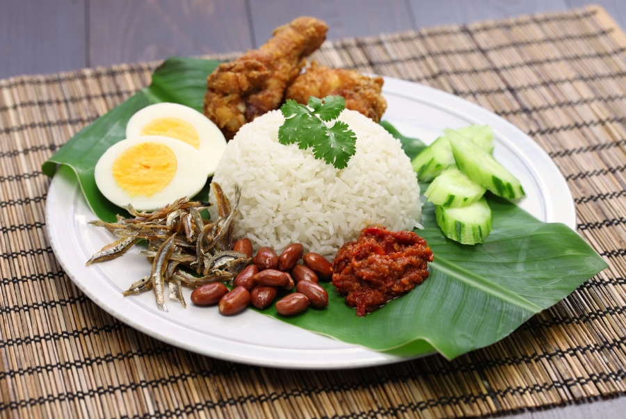 Nasi Lemak là một món cơm dừa truyền thống nổi tiếng