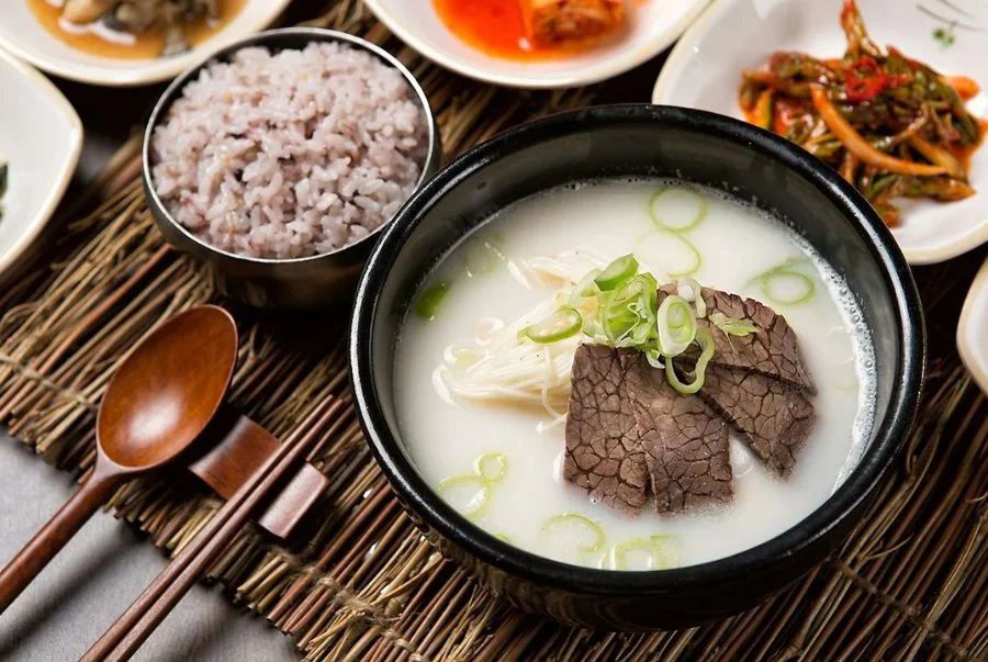 Seolleongtang là món canh truyền thống của đất nước Hàn Quốc xinh đẹp