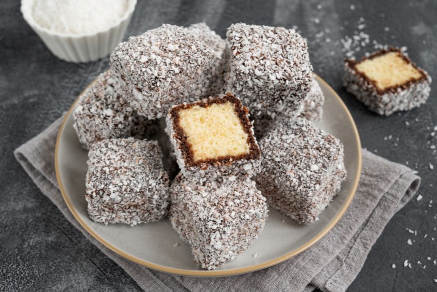 Bánh Lamington là một món bánh quen thuộc với người dân Úc