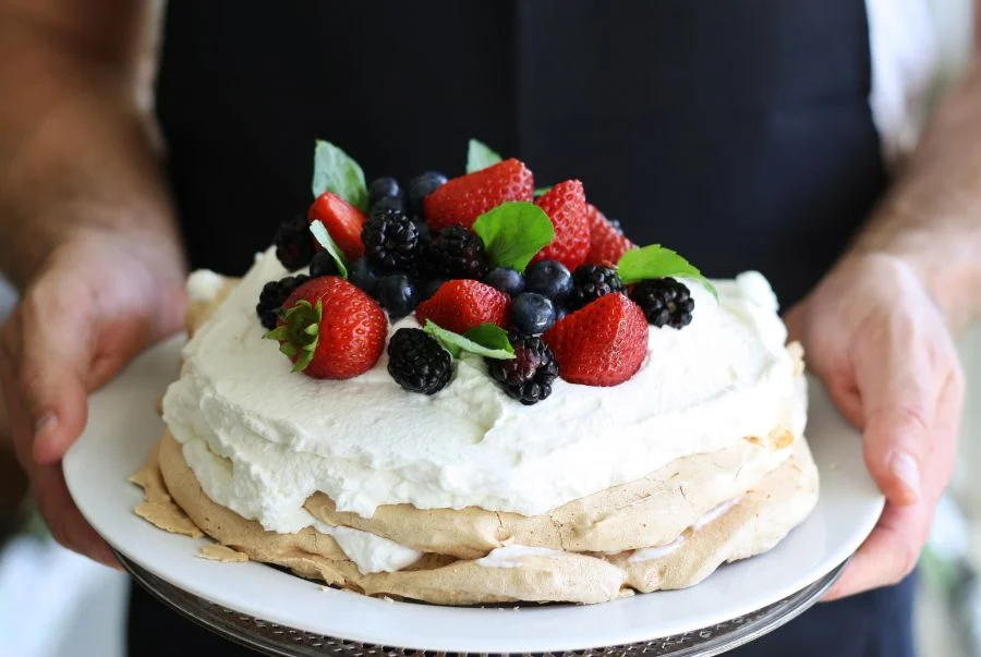 Pavlova là món tráng miệng nổi tiếng, mang tên của nữ vũ công người Nga Anna Pavlova