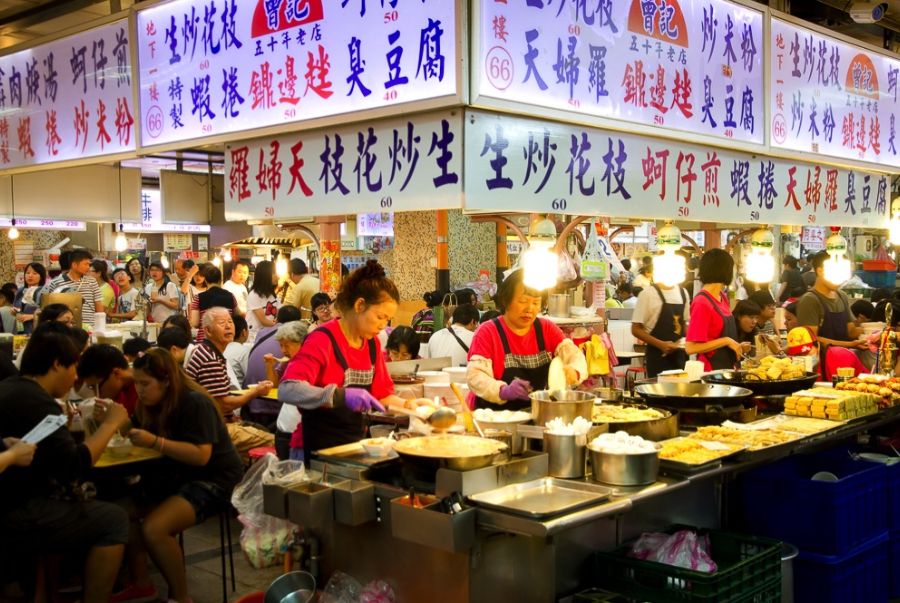 Chợ đêm Liuhe nổi tiếng với các món hải sản tươi sống và nhiều lựa chọn tráng miệng độc đáo