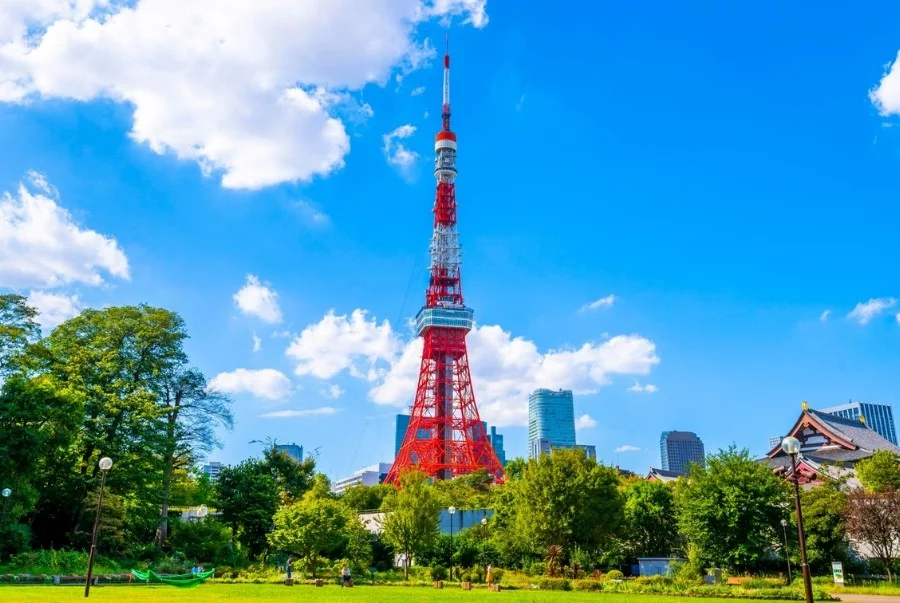 Tokyo Tower là tháp quan sát nổi tiếng nằm tại quận Minato