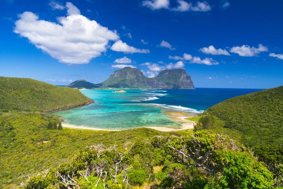 Đảo Lord Howe sở hữu ngoại hình xinh đẹp với những ngọn núi lửa đã tắt