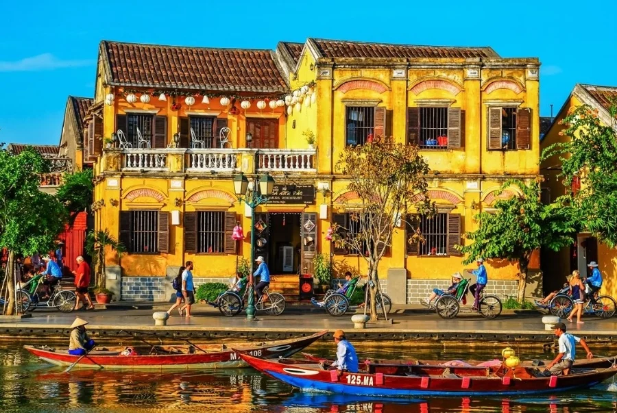 Hội An luôn làm say lòng du khách bởi vẻ đẹp cổ kính và không gian yên bình