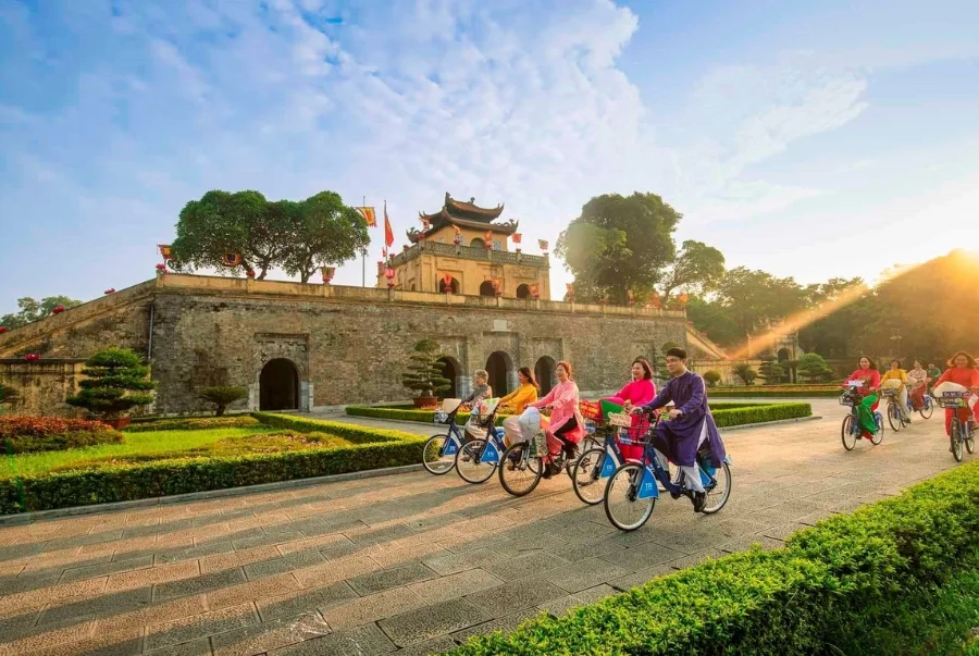 Không khí Tết ở Hà Nội luôn mang một nét đặc trưng hấp dẫn biết bao du khách
