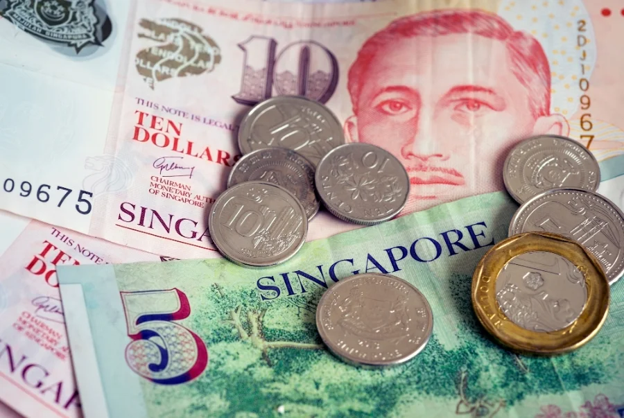 Du khách nên đổi một ít tiền mặt đô la Singapore để thuận tiện hơn cho việc chi tiêu