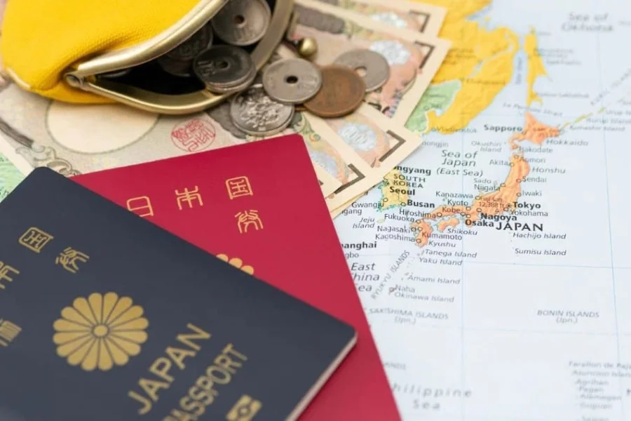 Chuẩn bị giấy tờ tùy thân đầy đủ là bước không thể thiếu để chuyến du lịch Nhật Bản dịp lễ 30/4 của bạn diễn ra suôn sẻ