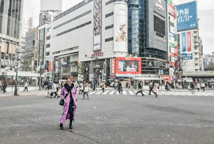 Shibuya Crossing được mệnh danh là ngã tư đông đúc nhất thế giới và là biểu tượng của Tokyo hiện đại