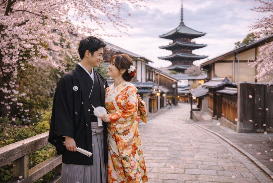 Khu vực Gion tại Kyoto mang vẻ đẹp cổ kính, thích hợp với các cặp đôi chụp ảnh cưới truyền thống