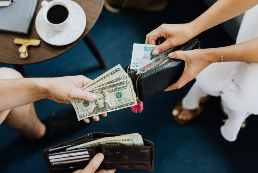 Việc đổi tiền sẽ giúp Bạn chủ động hơn trong tất cả mọi khoản thanh toán