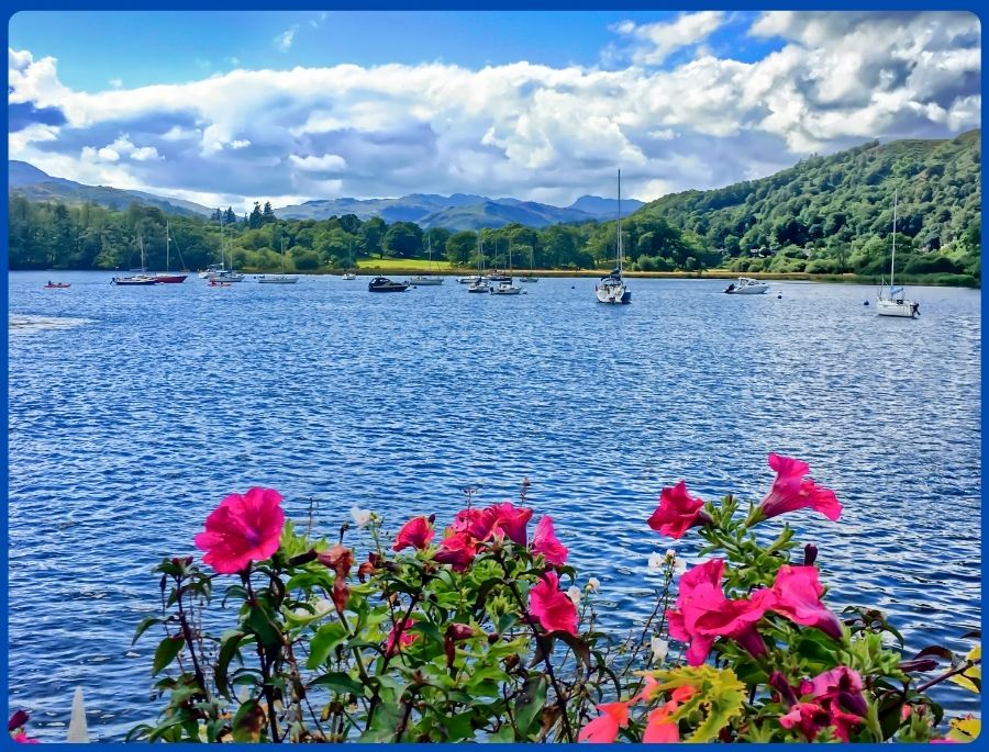 Windermere là hồ nước lớn nhất nước Anh, nằm tại trung tâm khu bảo tồn thiên nhiên quốc gia Lake District