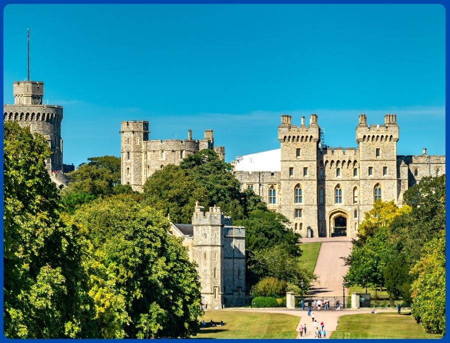 Lâu đài Windsor là nơi cư trú chính thức của Hoàng gia Anh với vẻ ngoài lộng lẫy