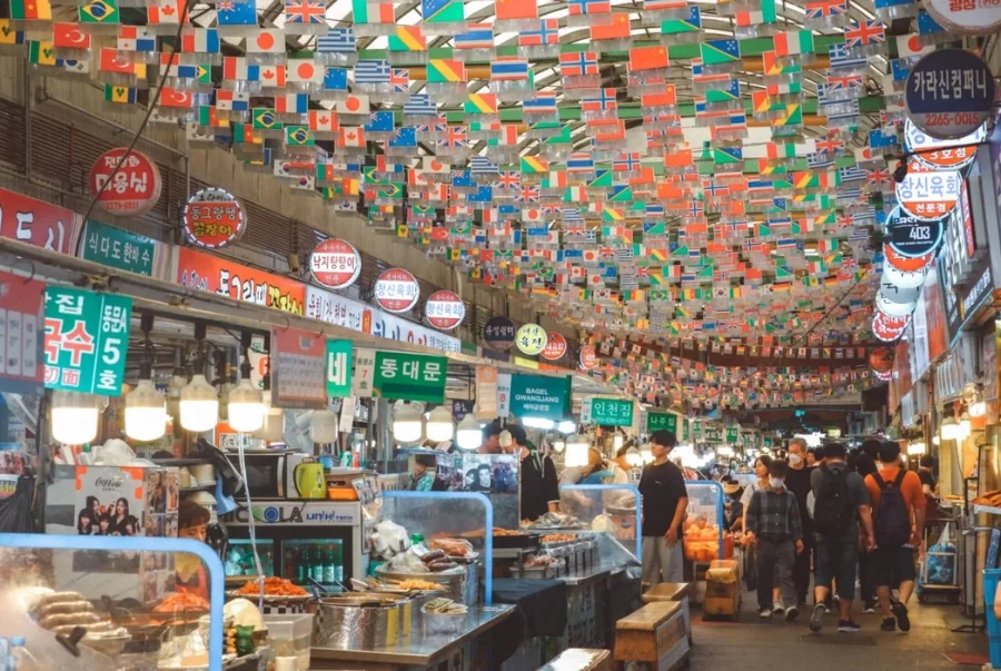 Chợ Gwangjang là một trong những khu chợ truyền thống lâu đời nhất của Hàn Quốc