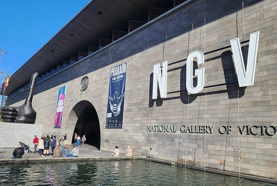 Bảo tàng Quốc gia Victoria sở hữu hơn 70.000 tác phẩm nghệ thuật thuộc nhiều nền văn hoá khác nhau