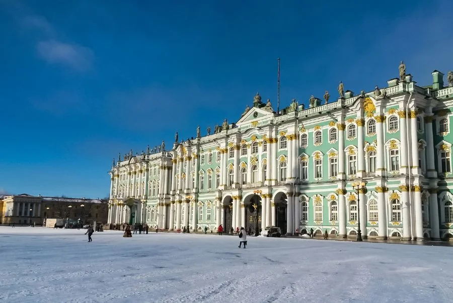 Cung điện Mùa Đông (Hermitage) là một trong những bảo tàng nghệ thuật lớn nhất thế giới