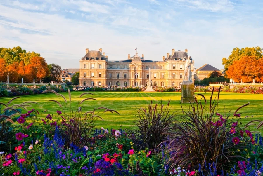Vườn Luxembourg mang một vẻ đẹp lãng mạn và nên thơ rất được yêu thích tại Paris