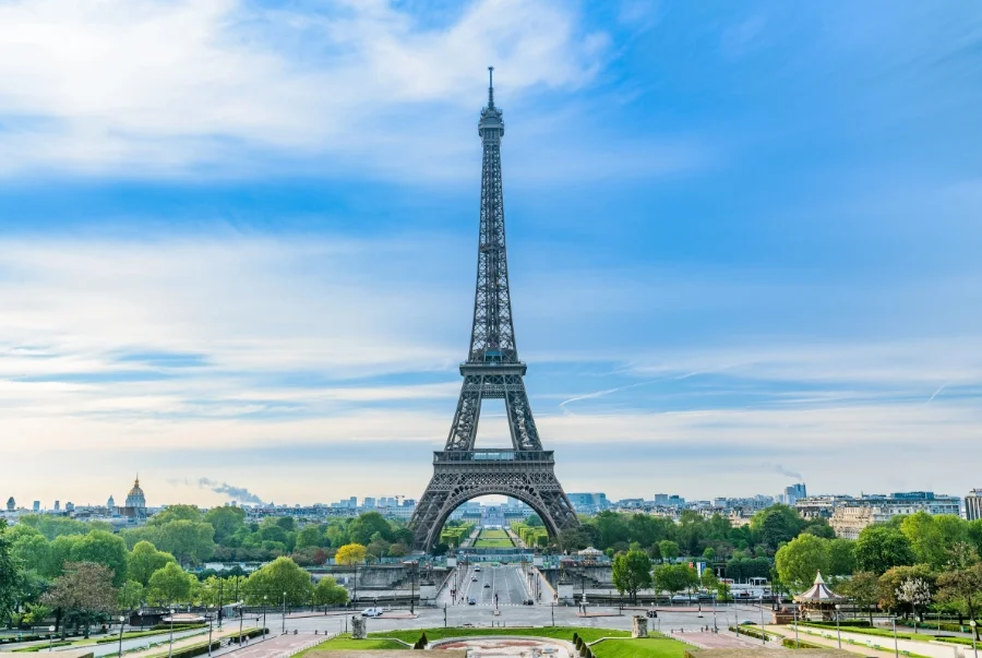 Tháp Eiffel là biểu tượng bất diệt của thủ đô Paris