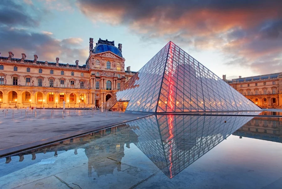 Bảo tàng Louvre là một trong những bảo tàng nghệ thuật nổi tiếng nhất thế giới