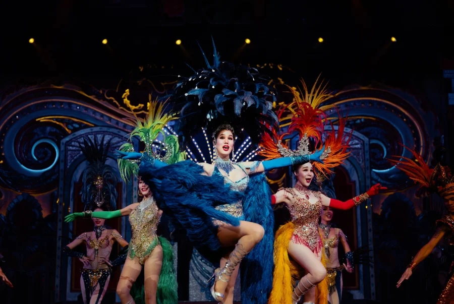 Show Alcazar Cabaret là show diễn nghệ thuật nổi tiếng được thực hiện bởi các nghệ sĩ chuyển giới đầy tài năng