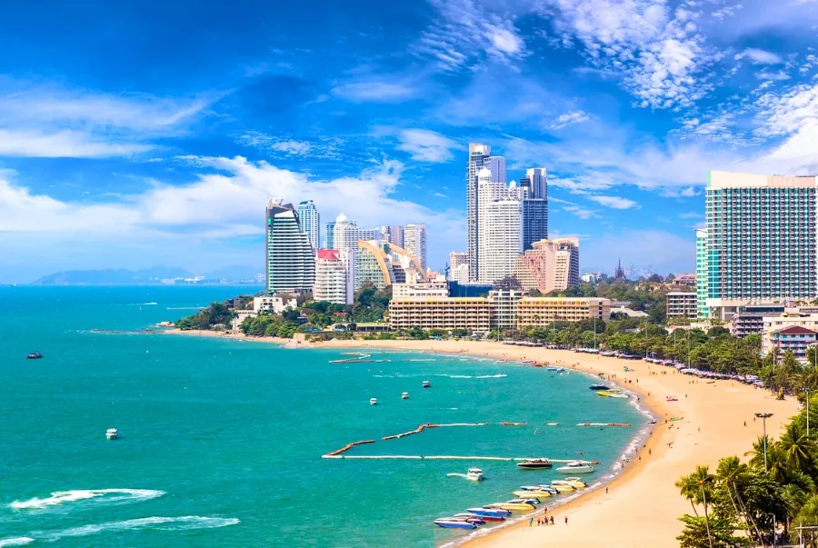 Bãi biển Pattaya được xem là biểu tượng của thành phố