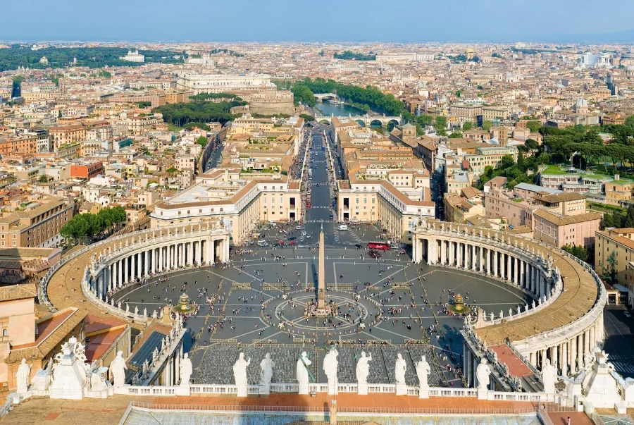 Quảng trường St Peter là một trong những quảng trường có tầm ảnh hưởng lớn