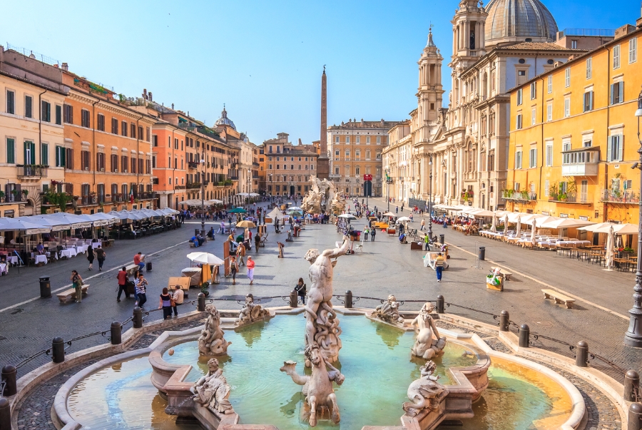 Quảng trường Navona nổi bật với kiến trúc baroque lộng lẫy