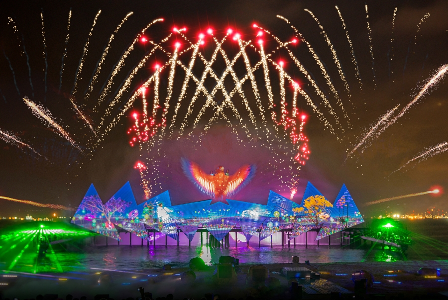 Wings of Time là chương trình nhạc nước được tổ chức mỗi đêm trên đảo Sentosa