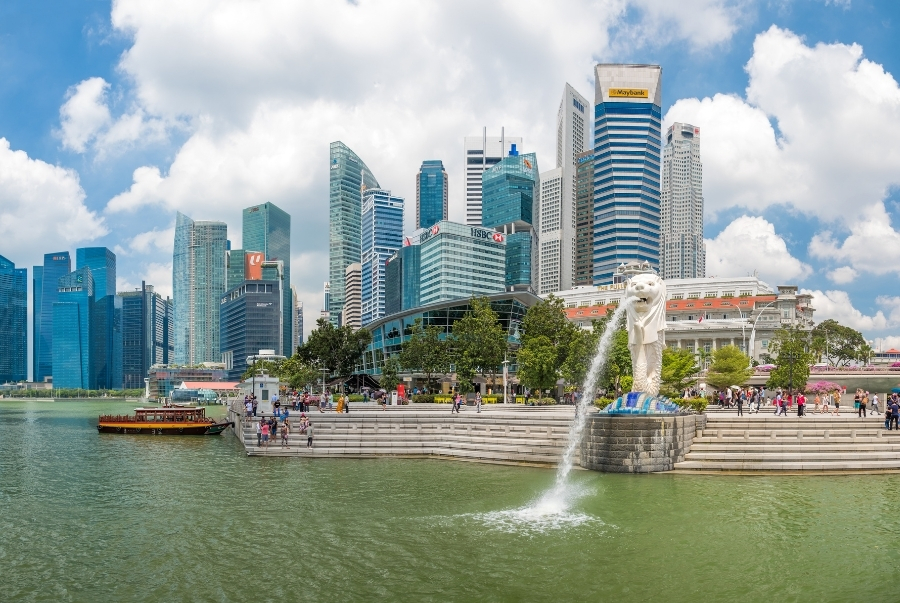 Công viên Merlion là nơi đặt biểu tượng quốc gia của Singapore nằm ngay bên bờ vịnh Marina