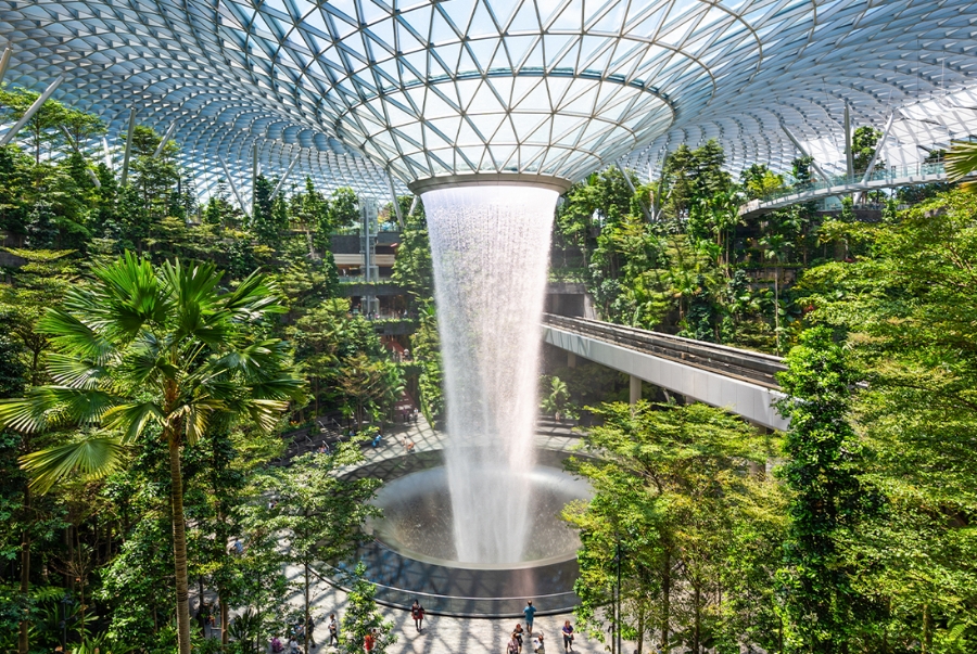 Jewel Changi là một tổ hợp kết hợp giữa trung tâm thương mại, khu vui chơi, giải trí và không gian thiên nhiên