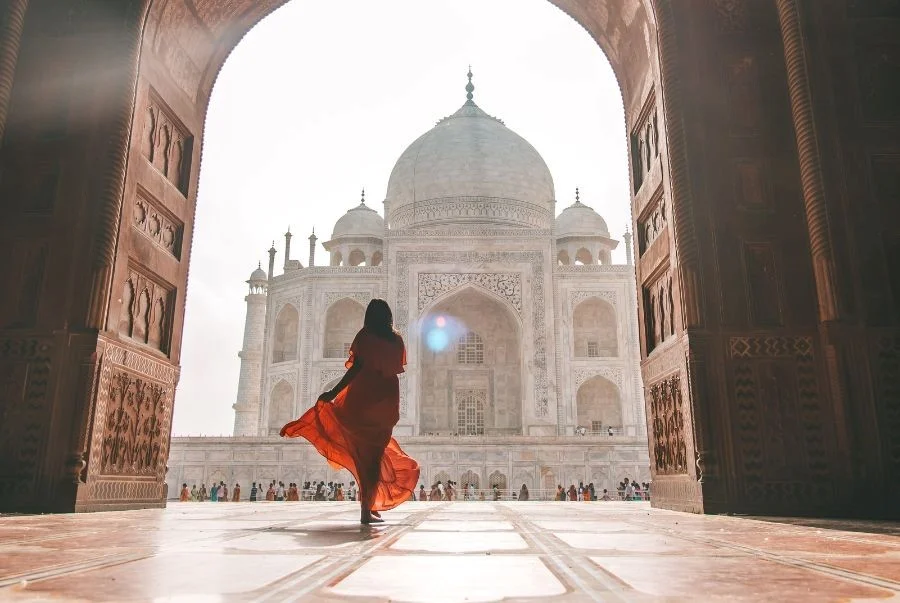 Góc check-in tại cổng chính Taj Mahal