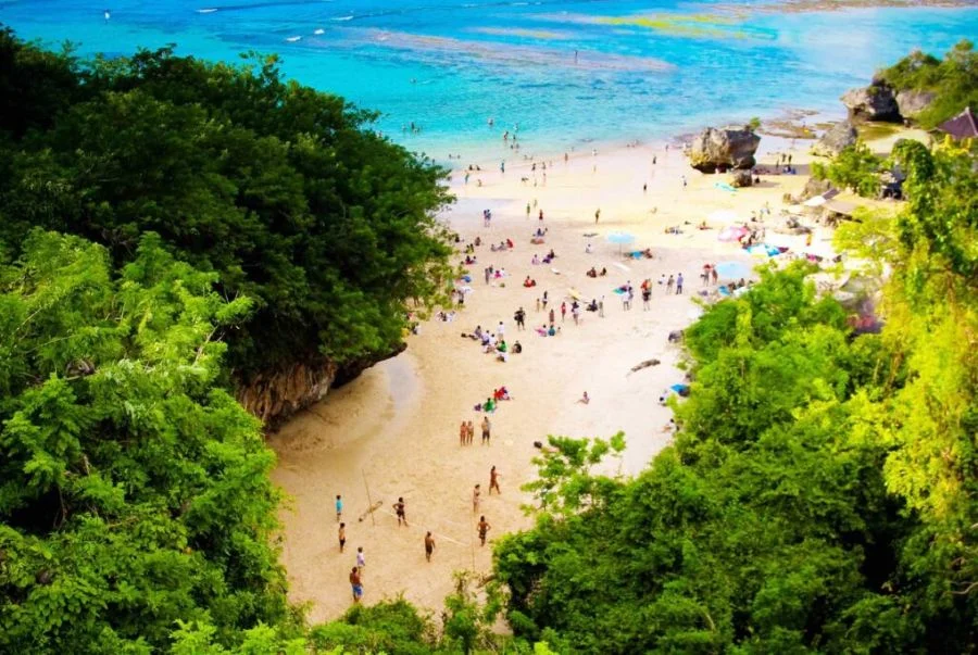 Khung cảnh bình yên tại Padang Padang Beach mà ai cũng muốn được 1 lần chiêm ngưỡng