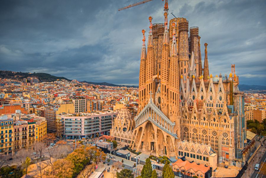 arcelona mang đến một mùa thu ấm áp và dễ chịu hơn so với nhiều thành phố Châu Âu khác