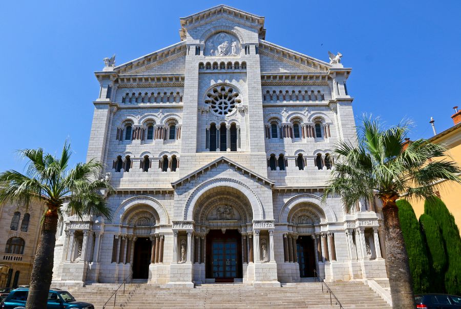 Nhà thờ Monaco có thiết kế độc đáo, mang đậm phong cách Roman-Byzantine