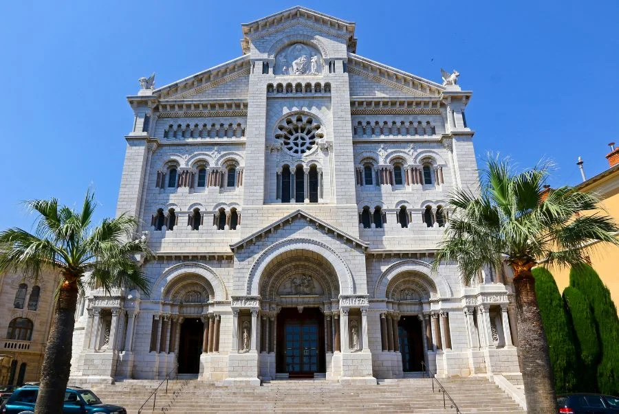 Nhà thờ Monaco có thiết kế độc đáo, mang đậm phong cách Roman-Byzantine