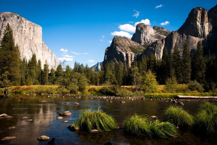 Công viên quốc gia Yosemite được mệnh danh là thiên đường leo núi, hiking và cắm trại