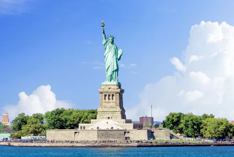 Tượng Nữ thần Tự Do là biểu tượng vĩnh cửu của tự do và dân chủ tại New York