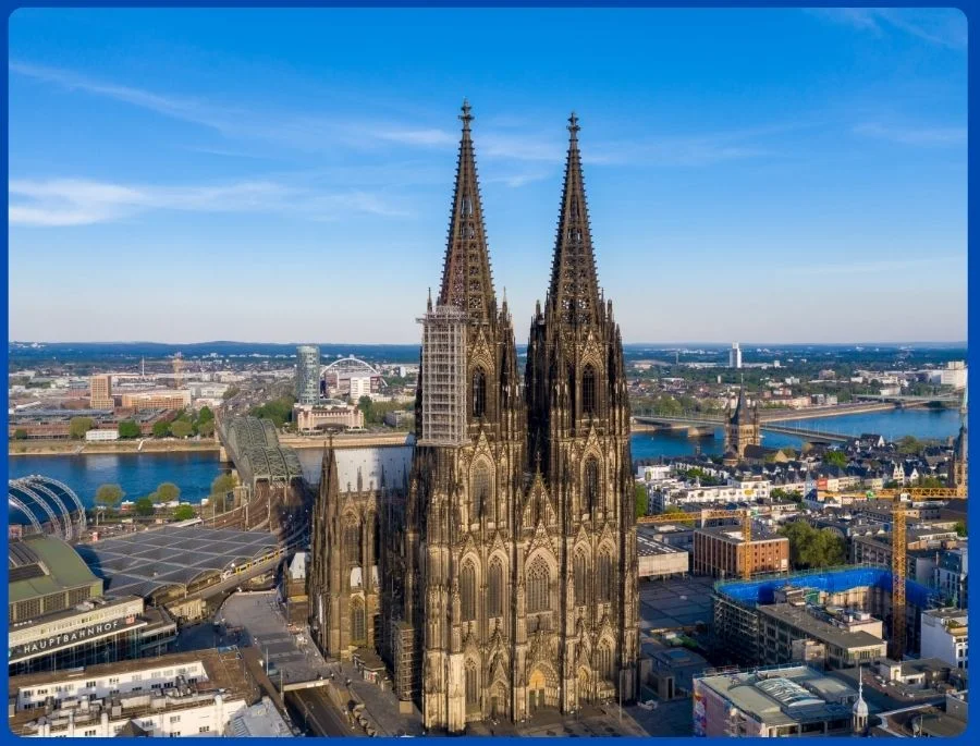 Nhà thờ Cologne gây ấn tượng với lối kiến trúc Gothic tráng lệ