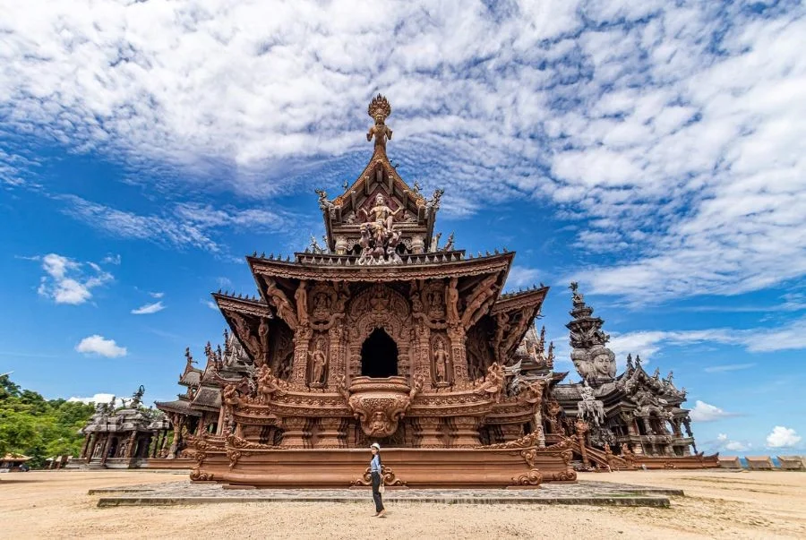 Lâu đài sự thật là một công trình gỗ với kiến trúc vô cùng tinh xảo
