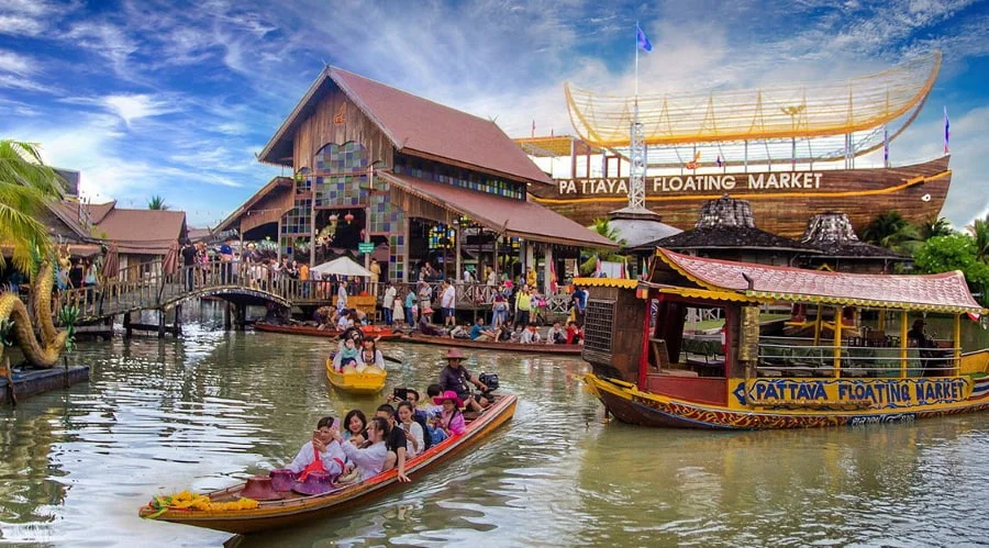 Chợ nổi Bốn Miền Pattaya là một trong những địa điểm du lịch Pattaya mang đậm bản sắc văn hóa