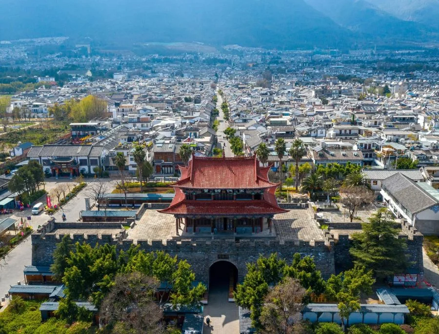 Khung cảnh thành cổ nhìn từ trên cao