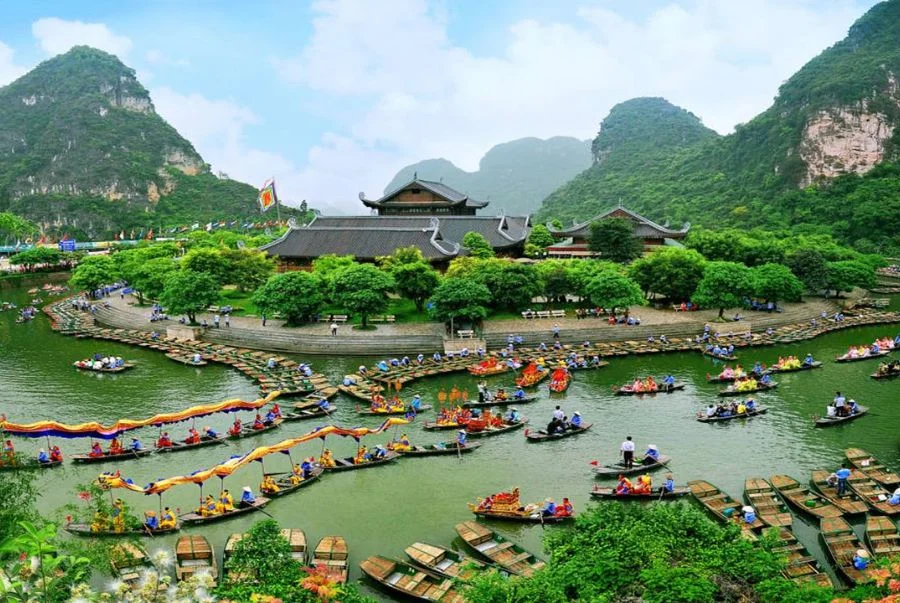 Khu du lịch sinh thái Tràng An mang đến một bức tranh sơn thủy hữu tình