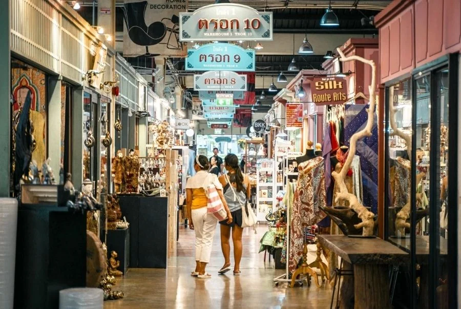 Các gian hàng tại Asiatique được thiết kế như bến cảng cổ rất độc đáo