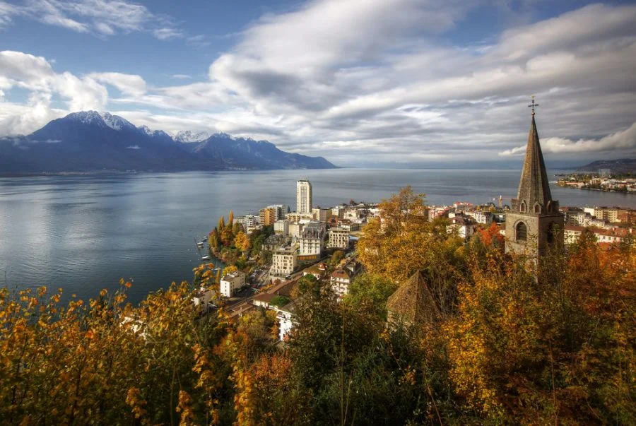 Montreux với mùa thu rực rỡ bên hồ Geneva