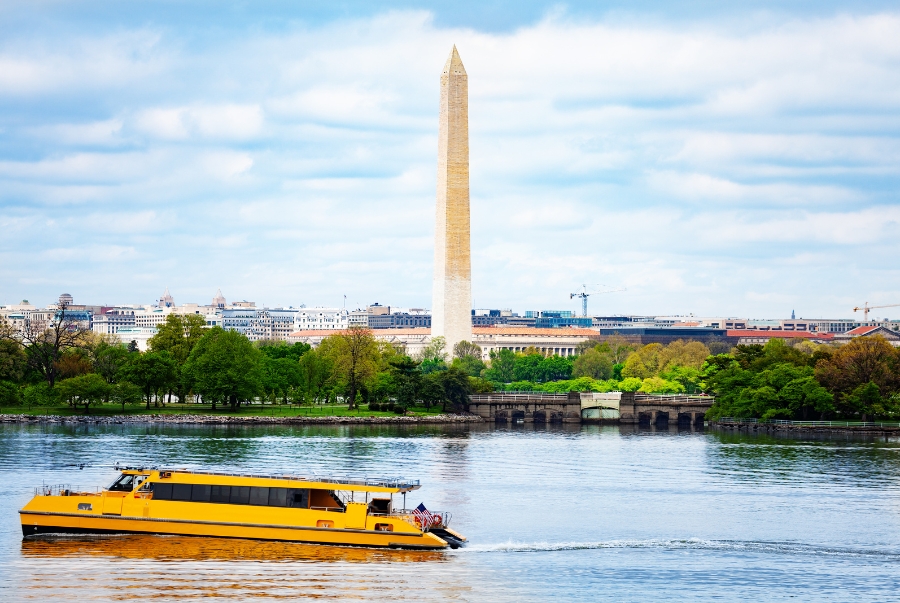 Khung cảnh National Mall yên bình với biểu tượng đài tưởng niệm Washington nổi bật