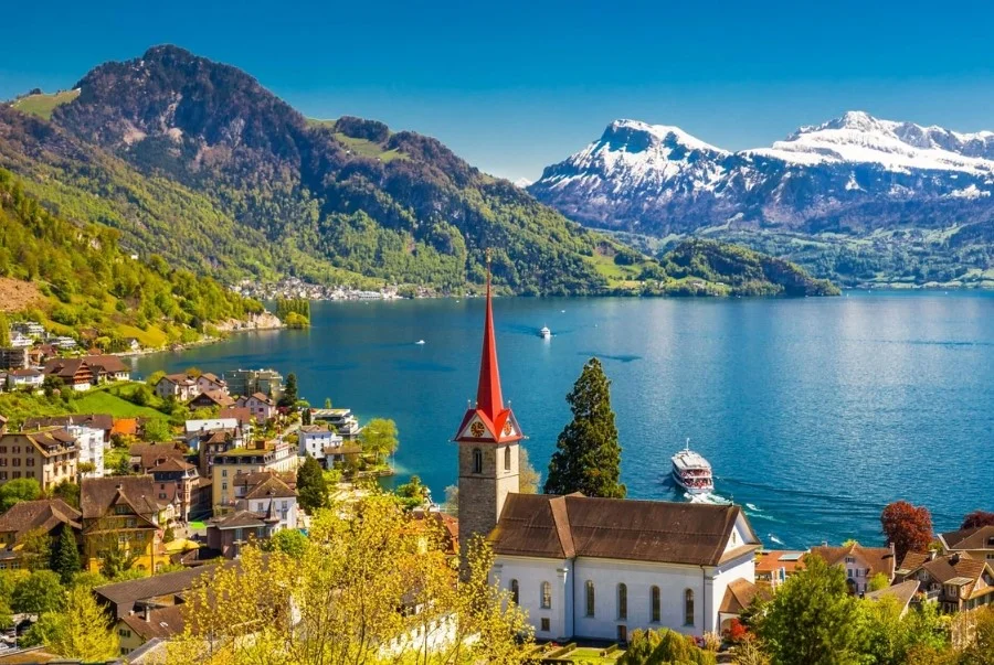 Hồ Lucerne được xem là trái tim của thành phố với vẻ đẹp bình yên
