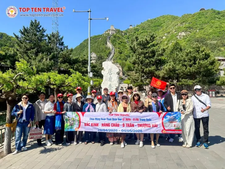 Đoàn khách Top Ten Travel khám phá Vạn Lý Trường Thành nổi tiếng trong hành trình tour