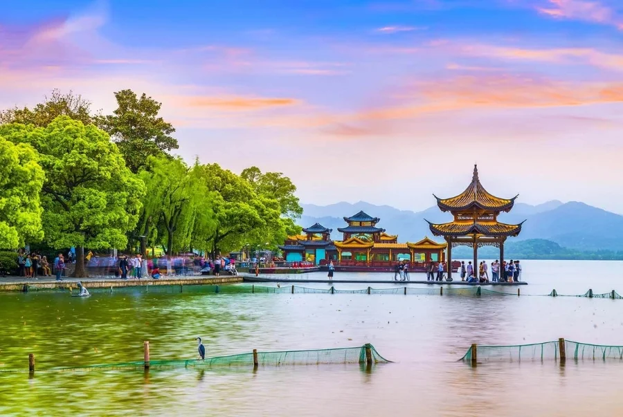 Mùa hè Bắc Kinh có thời tiết khắt khe nhất trong năm với nhiệt độ từ 25 đến khoảng 40 độ