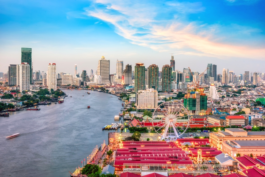 Thủ đô Bangkok nổi tiếng với các công trình kiến trúc lộng lẫy và hàng loạt địa điểm vui chơi hấp dẫn