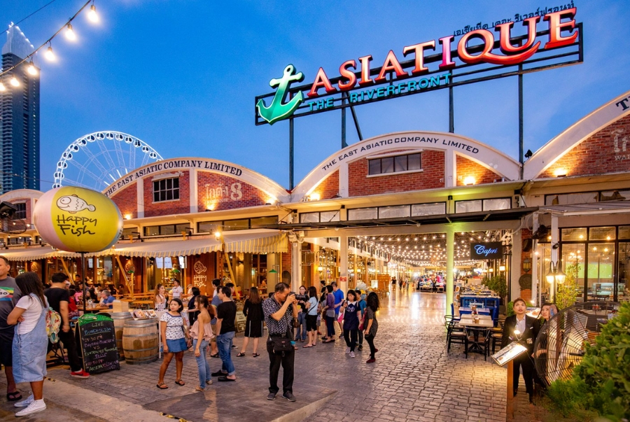 Asiatique The Riverfront là khu tổ hợp giải trí, mua sắm và ẩm thực sôi động nằm bên bờ sông Chao Phraya